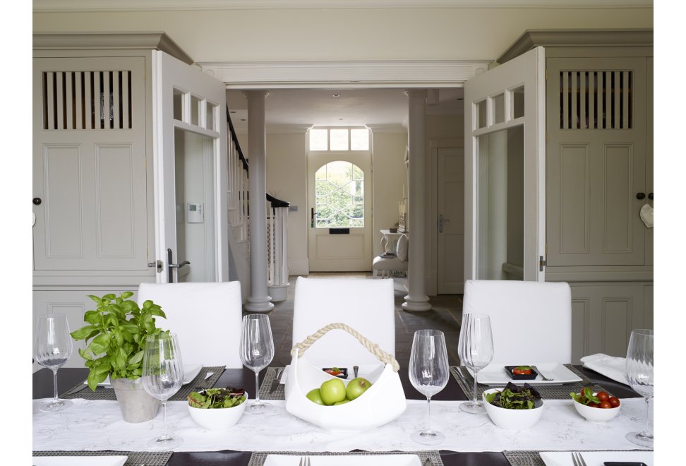 Dining room to hall
